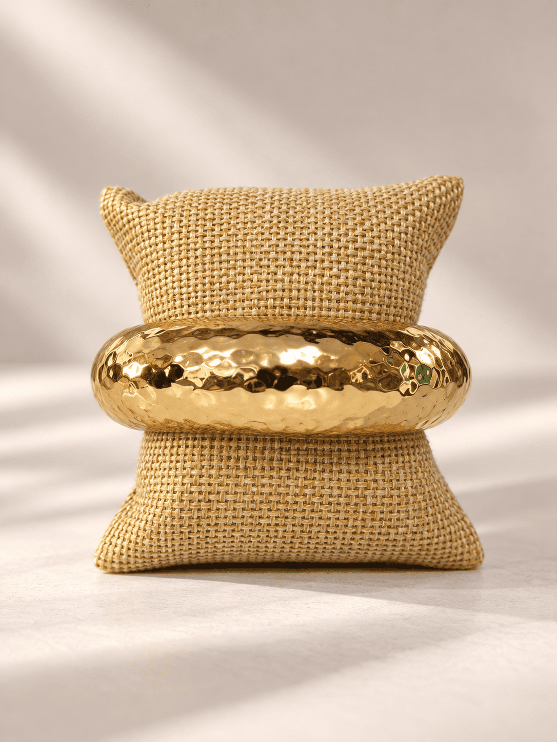Brazalete Dorado Textura Martillada