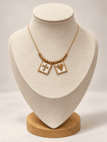 Collar Cruz Blanca & Corazón Miyuki