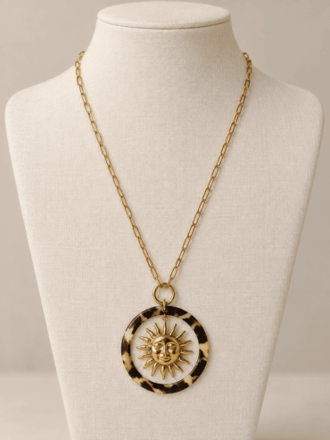 Collar Largo Dorado Sol Místico