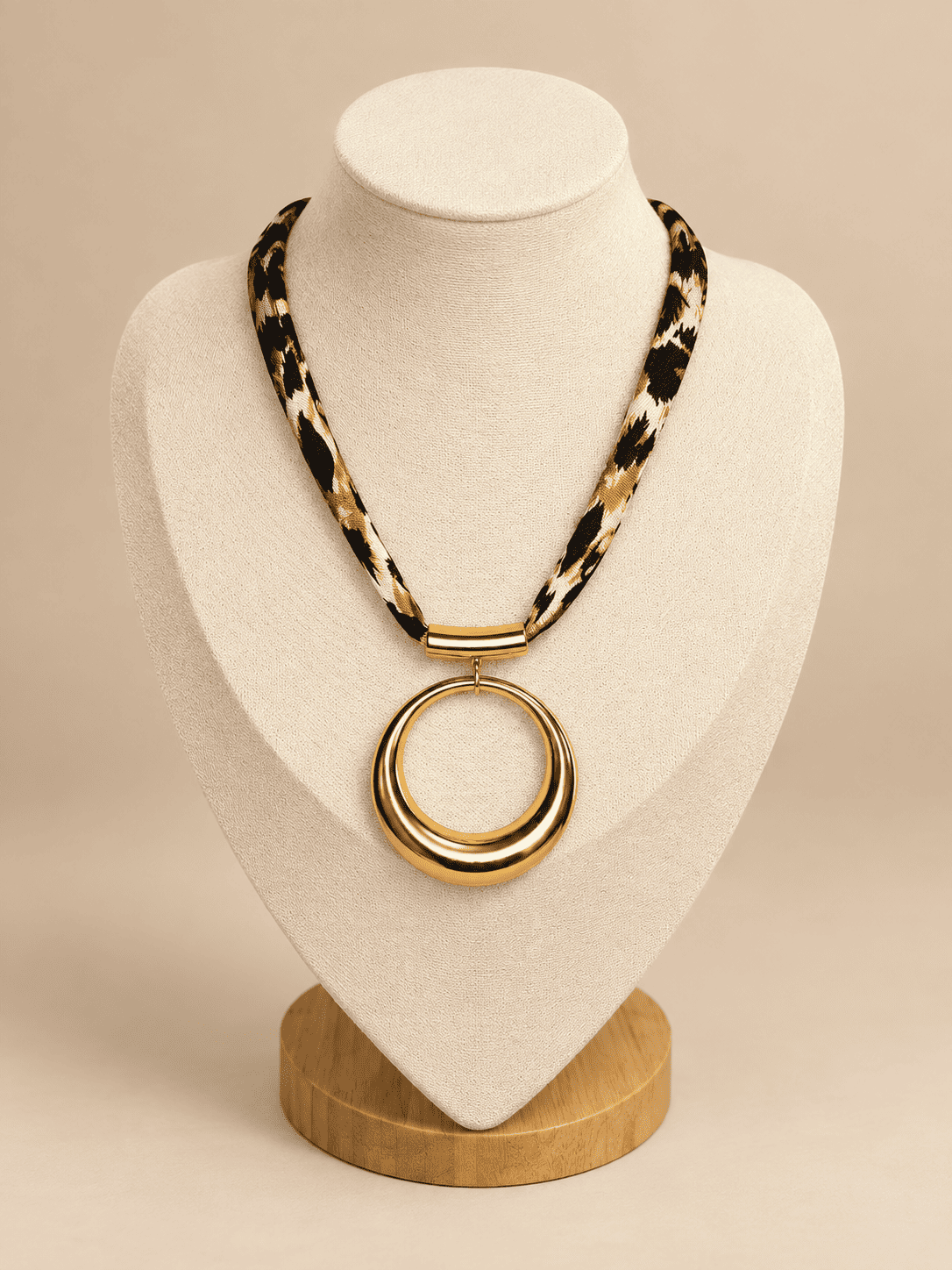Collar Cordón Leopardo & Anillo Dorado